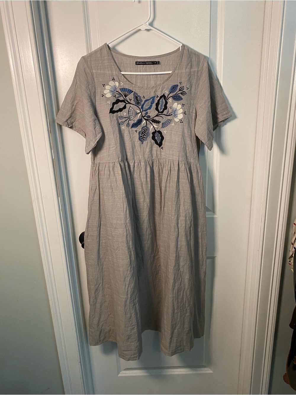 Gudrun Sjoden Light Gray Cotton Dress with Blue Floral EmbroidereDetail